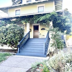 Historic Monteith Entertainer | KING Beds • Pool Table • Historic Charm