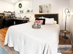 PNW Scenic Loft , KING bed, Kitchenette, Close to OSU - Image 2