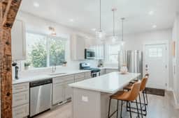 Urban Rustic Getaway, Quick to OSU, Downtown Corvallis with AC! - Image 2