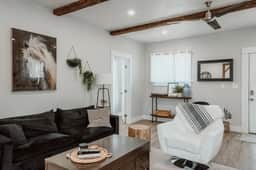 Urban Rustic Getaway, Quick to OSU, Downtown Corvallis with AC! - Image 3