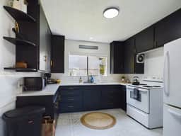 🌿 Earthy Modern Bungalow |• KING Beds • A/C • Pets OK - Image 3