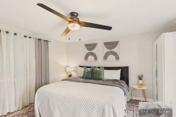 AC, Monthly stays Charming Cottage KING BED, Fenced yard - Image 1