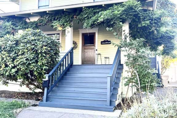 Historic Monteith Entertainer | KING Beds • Pool Table • Historic Charm - Image 1