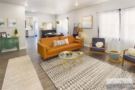 King bed, Family space- Retro Home in Historic Albany - Image 1