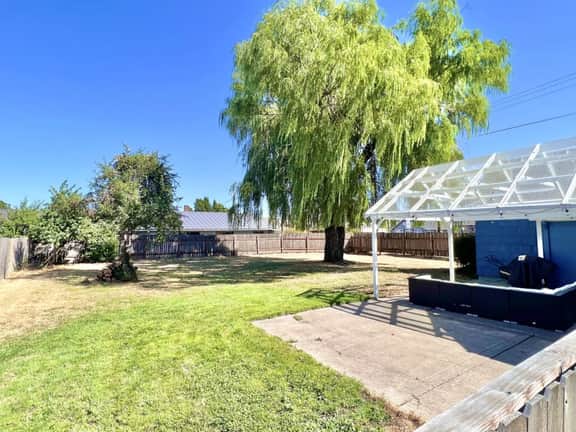 AC, Monthly stays Charming Cottage KING BED, Fenced yard - Image 4