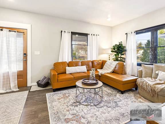 AC! Boho Revival w/Modern Glam! PNW! Albany dwntn- King Beds - Image 2