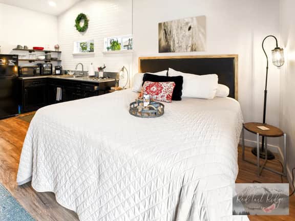PNW Scenic Loft , KING bed, Kitchenette, Close to OSU - Image 2
