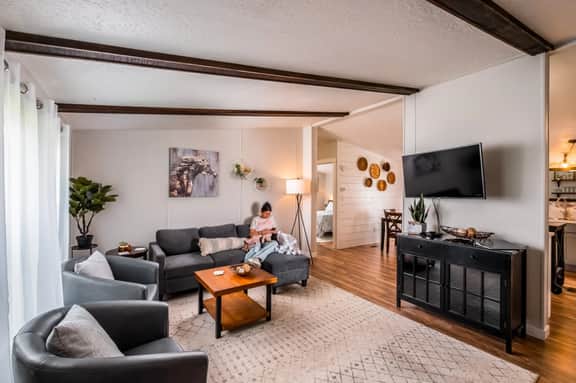 Renovated Bungalow Getaway - Image 5