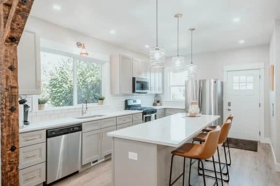Urban Rustic Getaway, Quick to OSU, Downtown Corvallis with AC! - Image 2