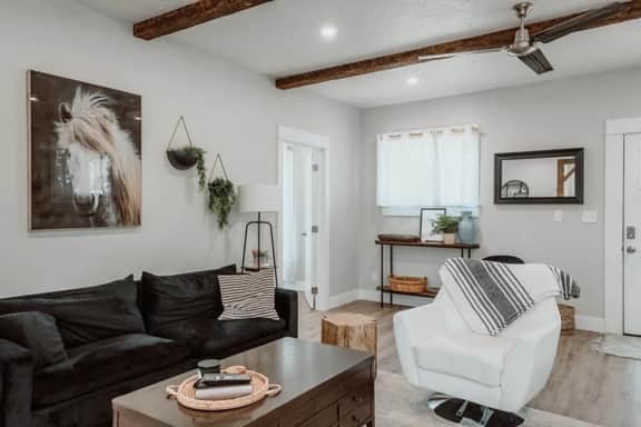Urban Rustic Getaway, Quick to OSU, Downtown Corvallis with AC! - Image 3