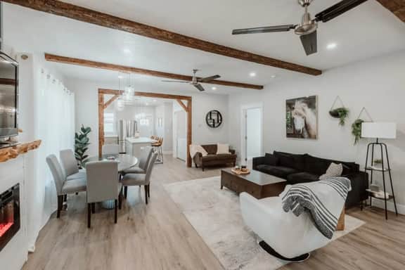 Urban Rustic Getaway, Quick to OSU, Downtown Corvallis with AC! - Image 4